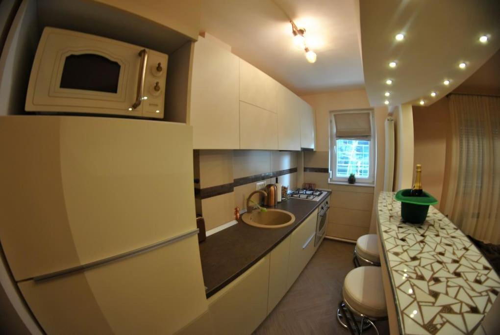 Modern & Central Apartment In North Of ブカレスト エクステリア 写真